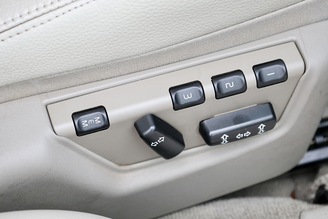 Volvo S60 D5 SE 20 Volvo Main Dealer Services inc.Cambelt - Large 18