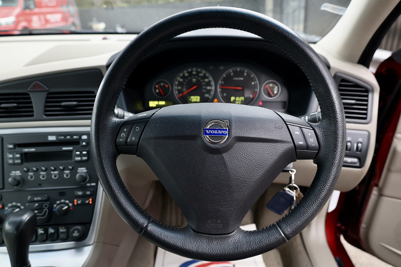 Volvo S60 D5 SE 20 Volvo Main Dealer Services inc.Cambelt - Large 34