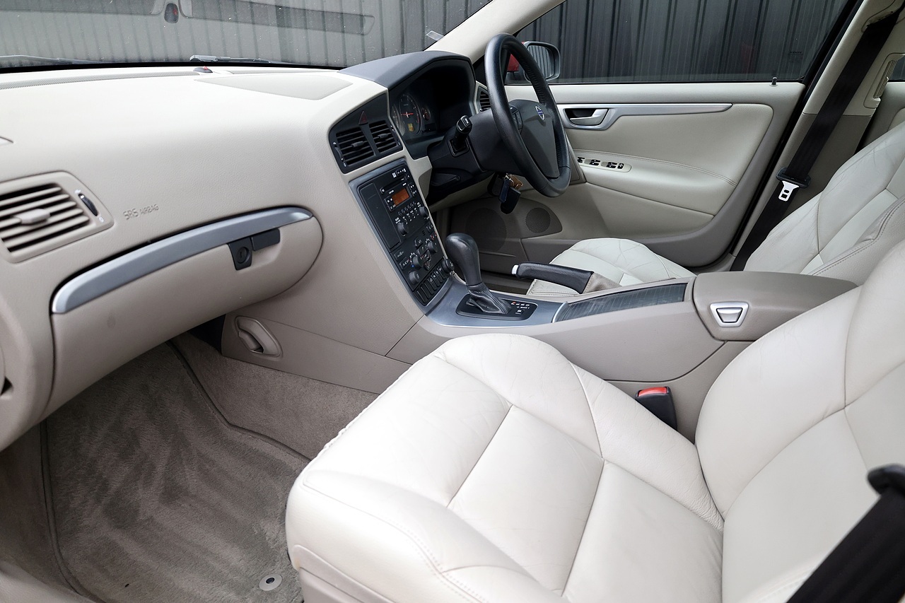 Volvo S60 D5 SE 20 Volvo Main Dealer Services inc.Cambelt - Large 2