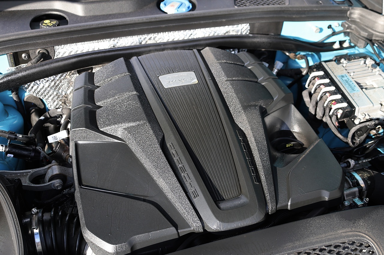 Porsche Macan S 1 Owner + Full Porsche Main Dealer + £20k Cost Options - Large 20