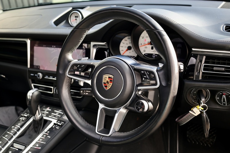 Porsche Macan S 1 Owner + Full Porsche Main Dealer + £20k Cost Options Image 21