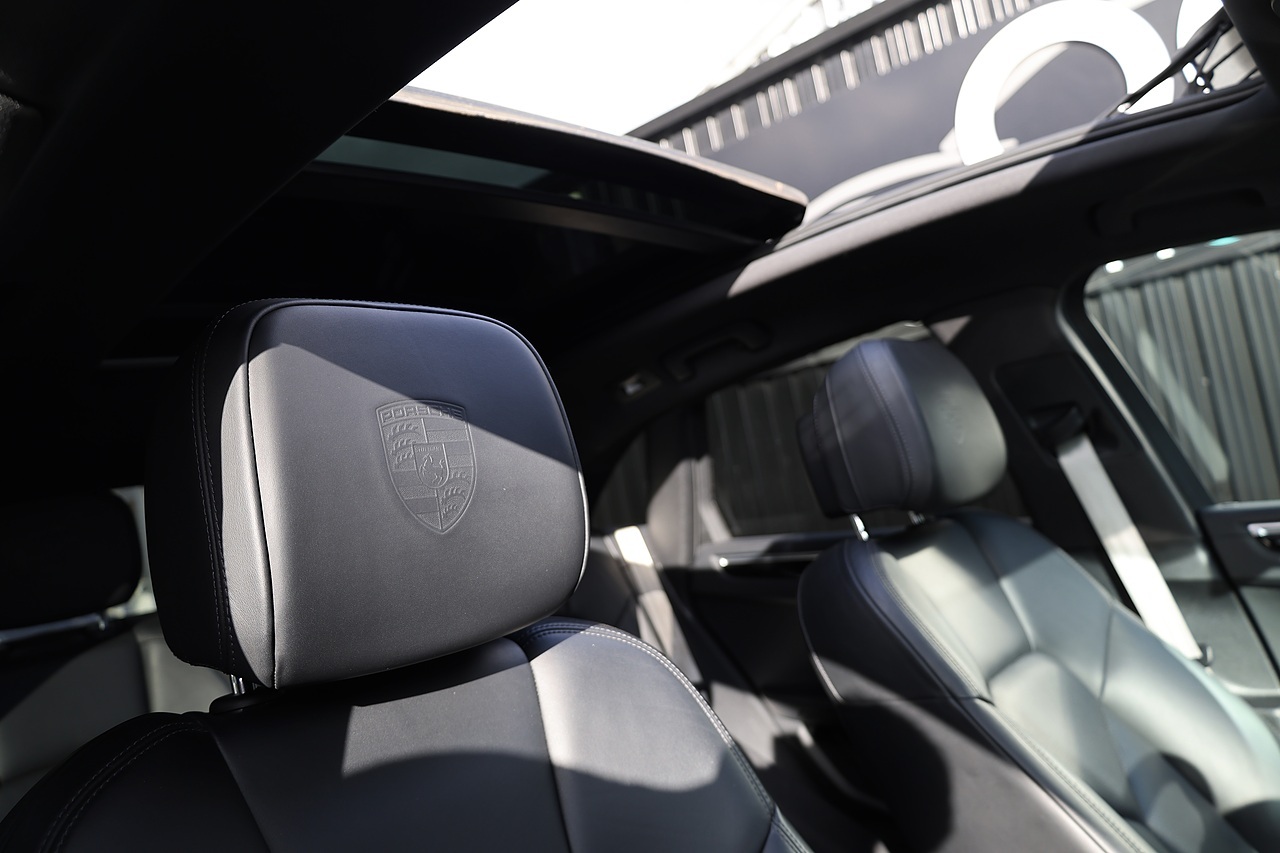 Porsche Macan S 1 Owner + Full Porsche Main Dealer + £20k Cost Options - Large 9