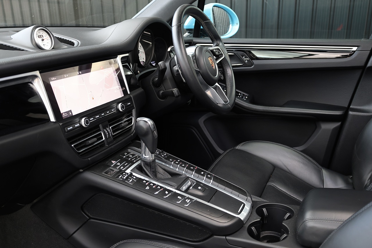 Porsche Macan S 1 Owner + Full Porsche Main Dealer + £20k Cost Options - Large 7