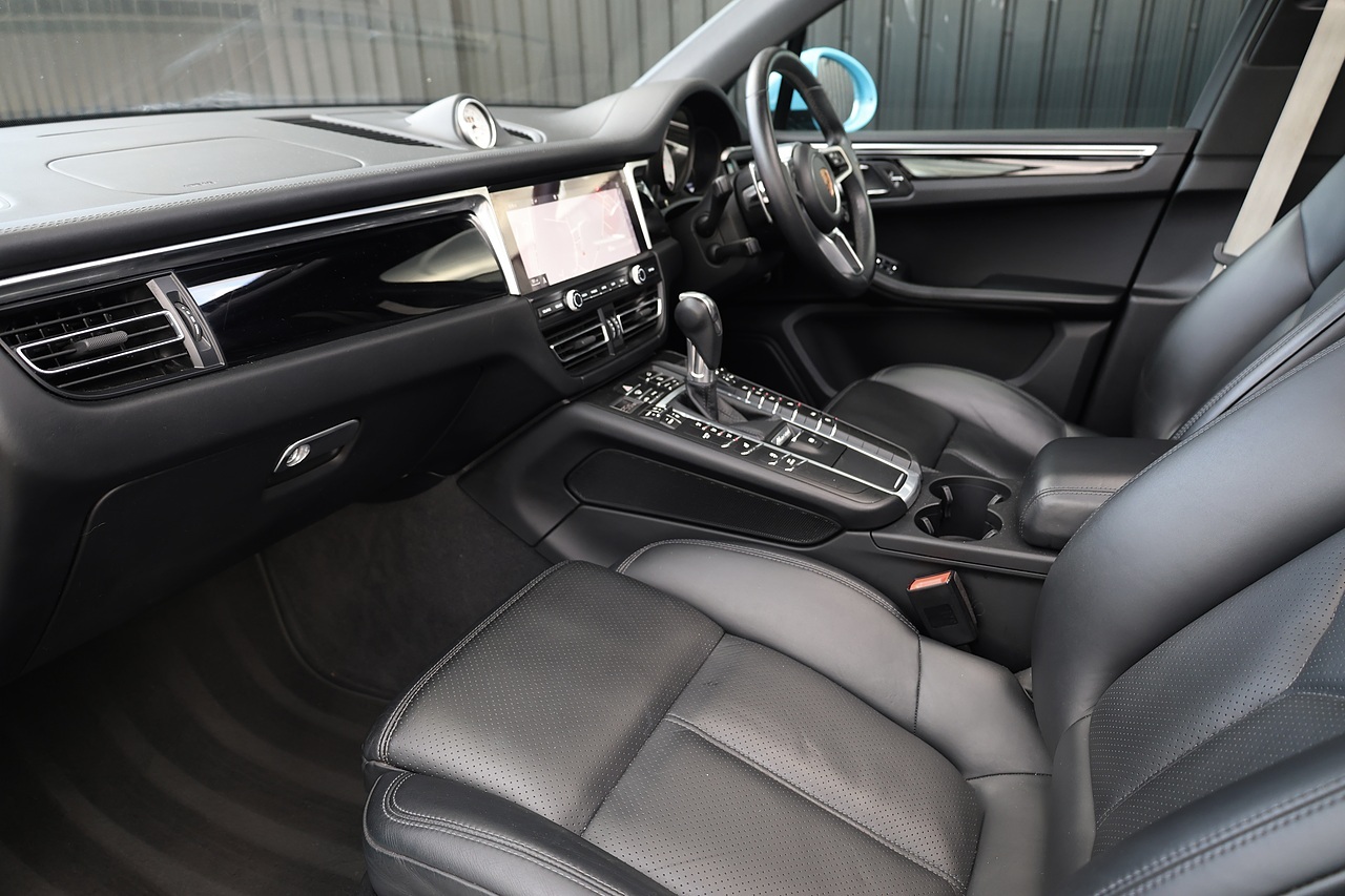 Porsche Macan S 1 Owner + Full Porsche Main Dealer + £20k Cost Options - Large 2