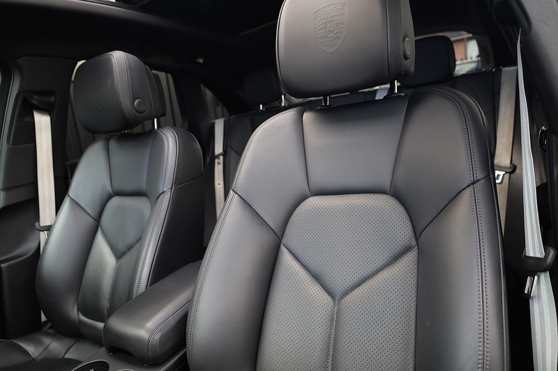 Porsche Macan S 1 Owner + Full Porsche Main Dealer + £20k Cost Options Image 27