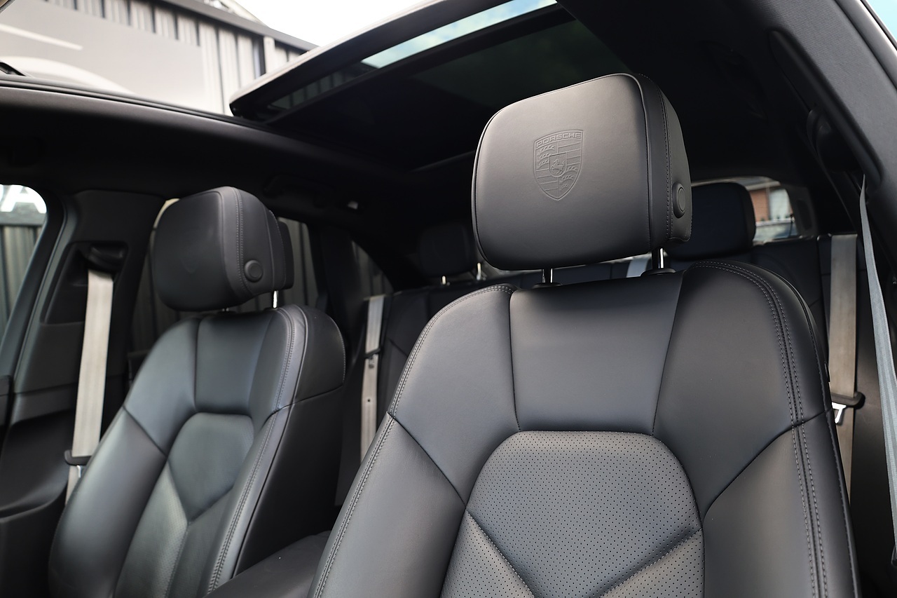 Porsche Macan S 1 Owner + Full Porsche Main Dealer + £20k Cost Options - Large 8