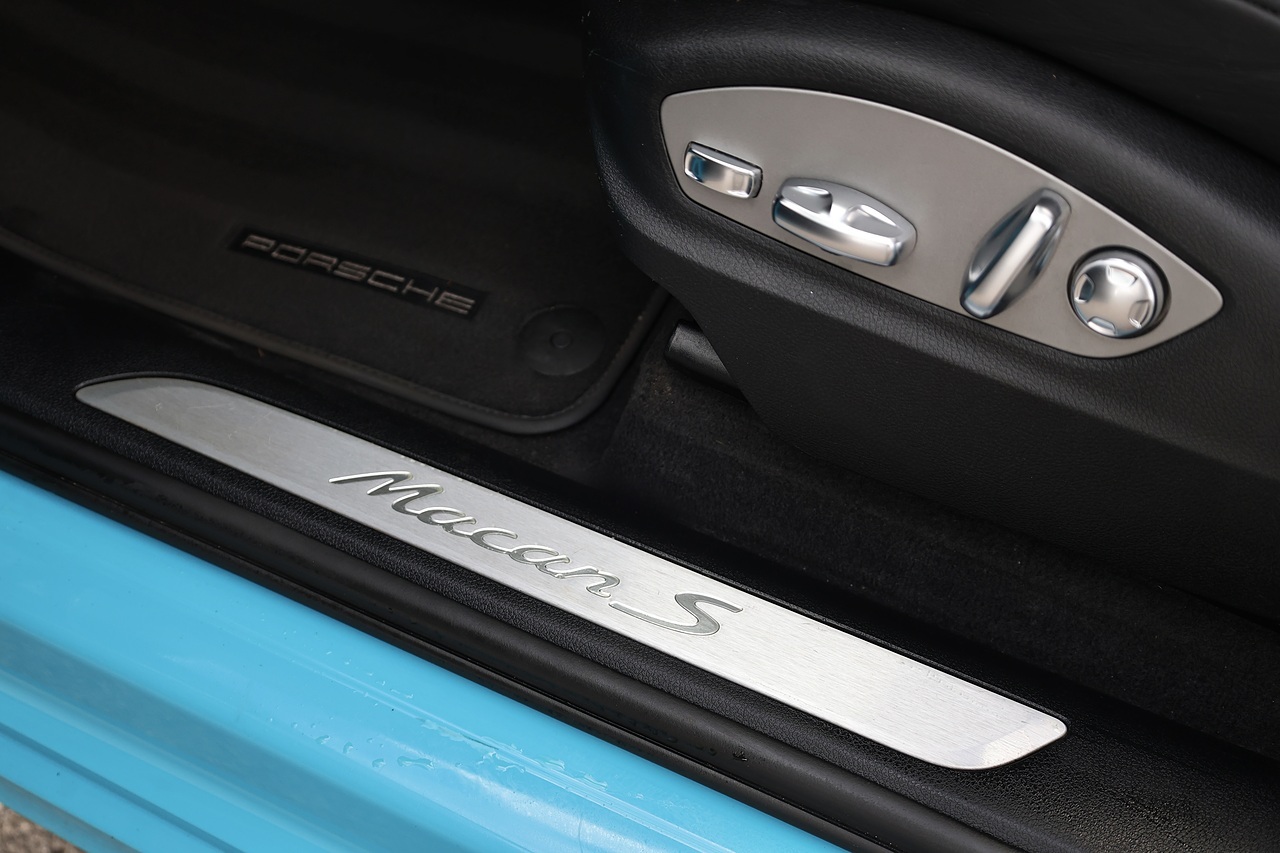 Porsche Macan S 1 Owner + Full Porsche Main Dealer + £20k Cost Options - Large 28