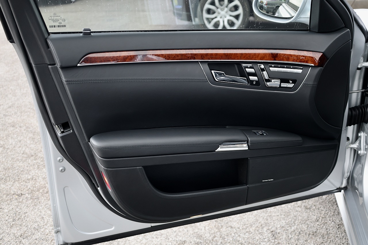 Mercedes-Benz S63L AMG 2 Former Keepers + Full Mercedes Main Dealer History - Large 35