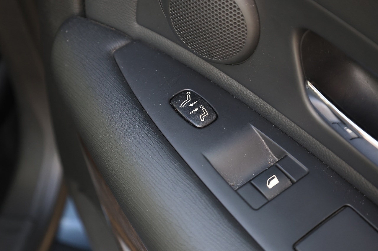 Citroen C6 1 Former Keeper + Full Citroen / Specialist History - Large 15