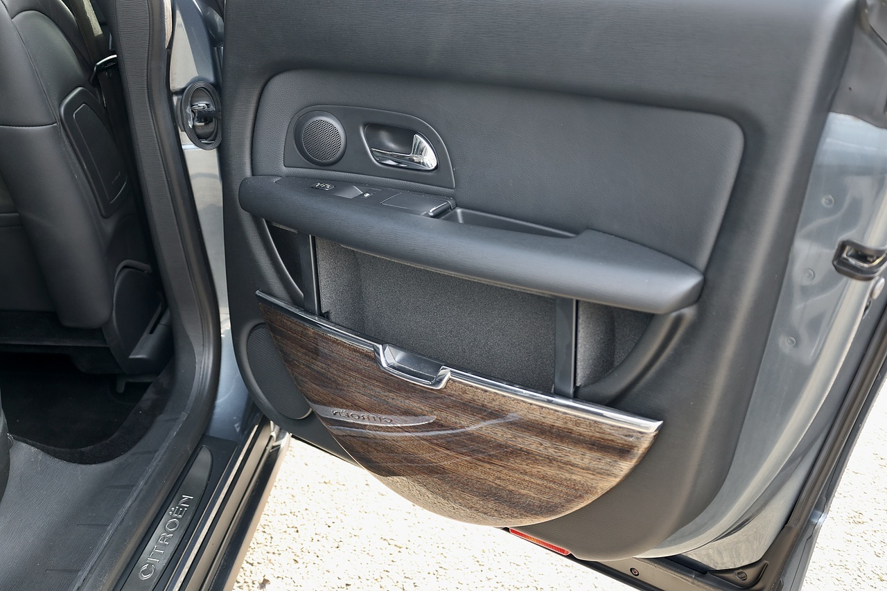 Citroen C6 1 Former Keeper + Full Citroen / Specialist History - Large 16