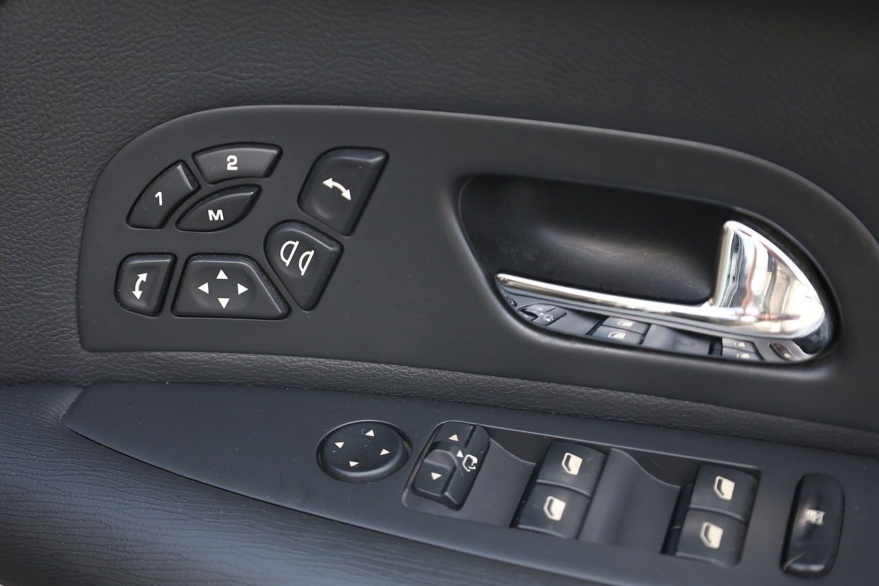 Citroen C6 1 Former Keeper + Full Citroen / Specialist History - Large 19