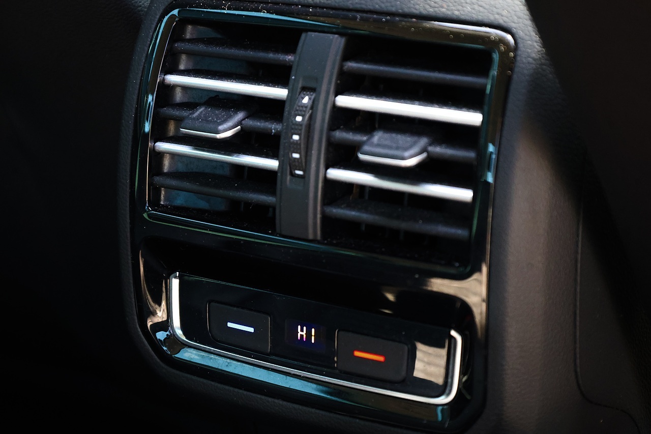 Volkswagen Passat GT Tech 2 Former Keepers + Full History + Panoramic Roof + Virtual Cockpit - Large 21