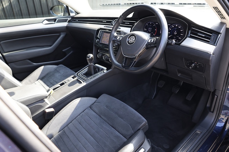 Volkswagen Passat GT Tech 2 Former Keepers + Full History + Panoramic Roof + Virtual Cockpit Image 10