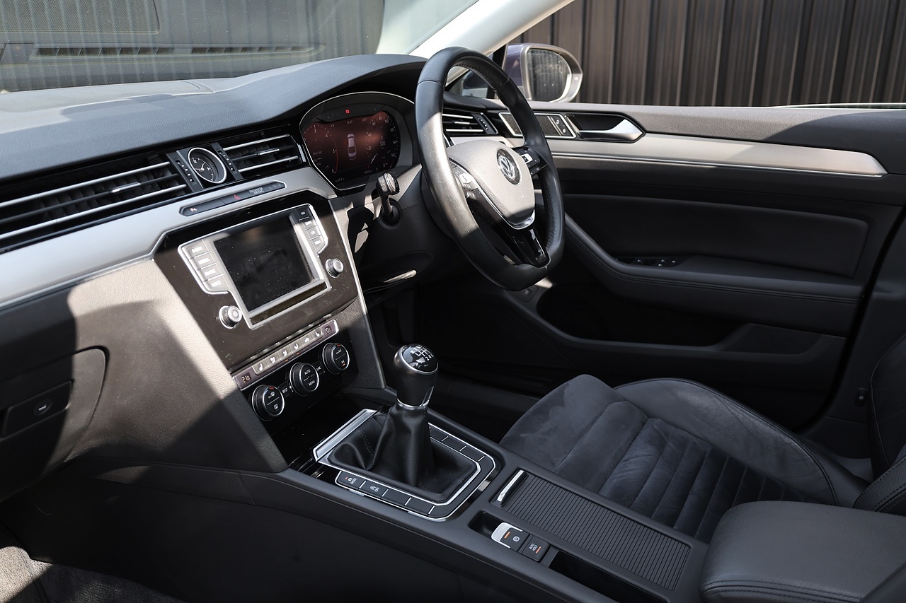 Volkswagen Passat GT Tech 2 Former Keepers + Full History + Panoramic Roof + Virtual Cockpit - Large 9