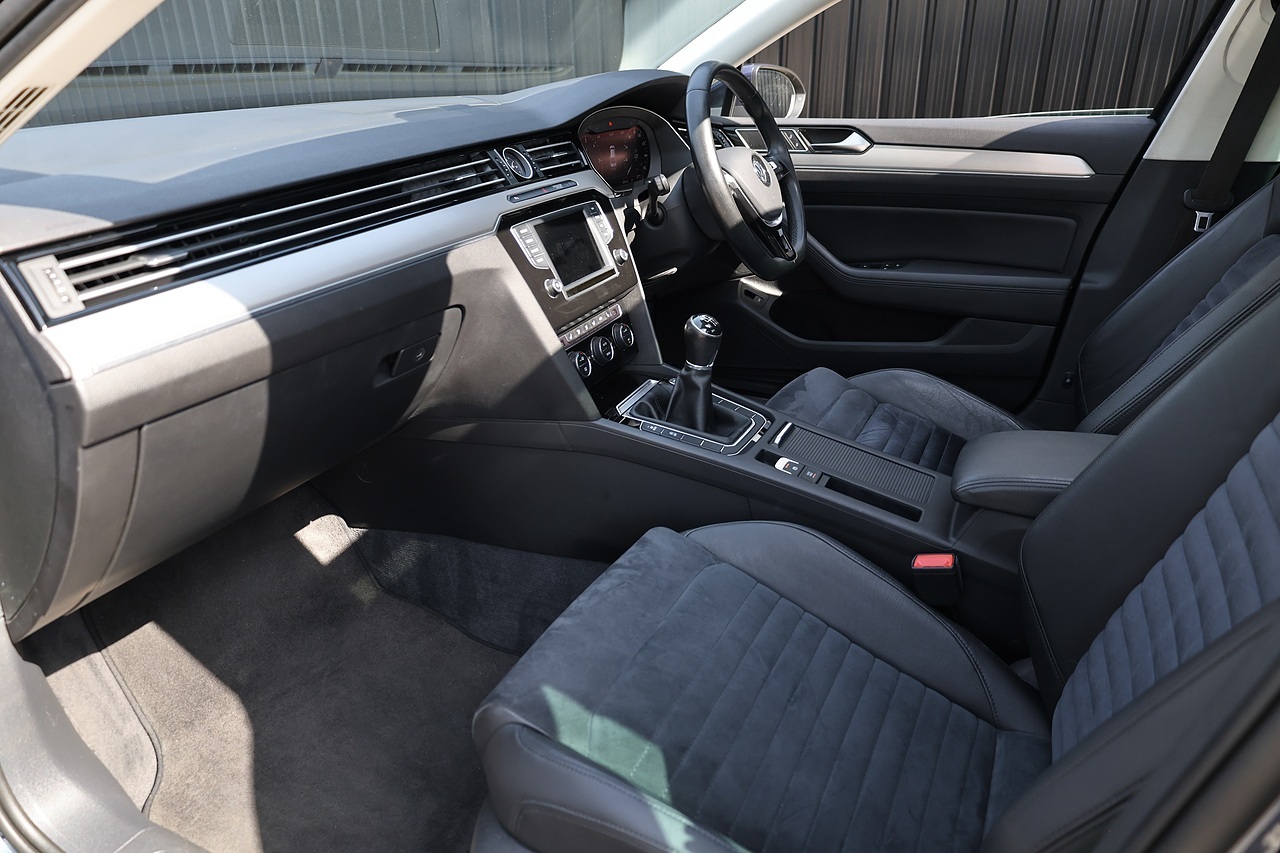 Volkswagen Passat GT Tech 2 Former Keepers + Full History + Panoramic Roof + Virtual Cockpit - Large 2