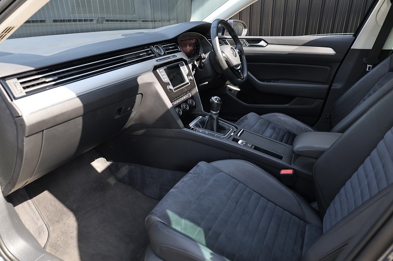 Volkswagen Passat GT Tech 2 Former Keepers + Full History + Panoramic Roof + Virtual Cockpit Image 2