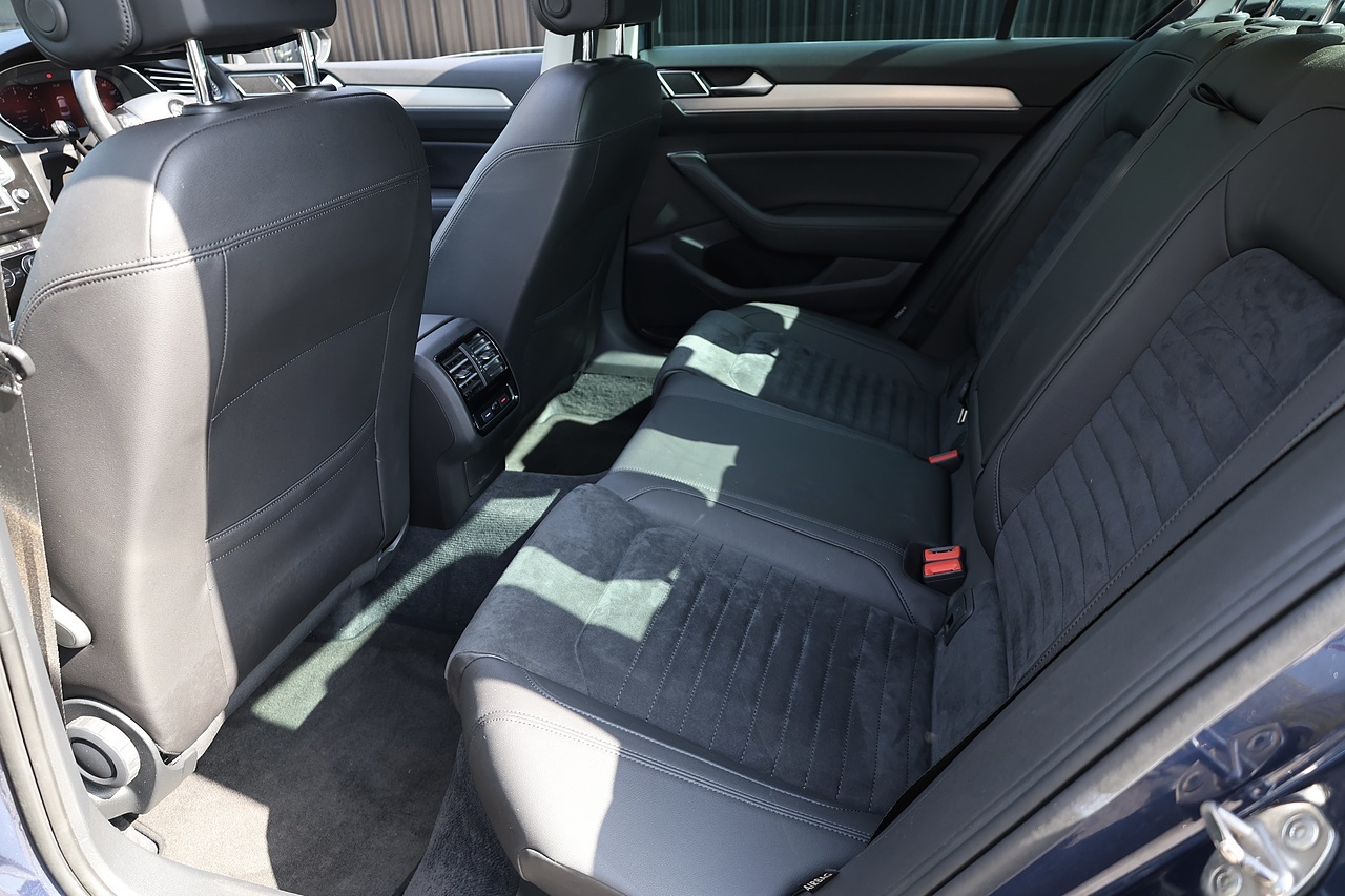 Volkswagen Passat GT Tech 2 Former Keepers + Full History + Panoramic Roof + Virtual Cockpit - Large 18