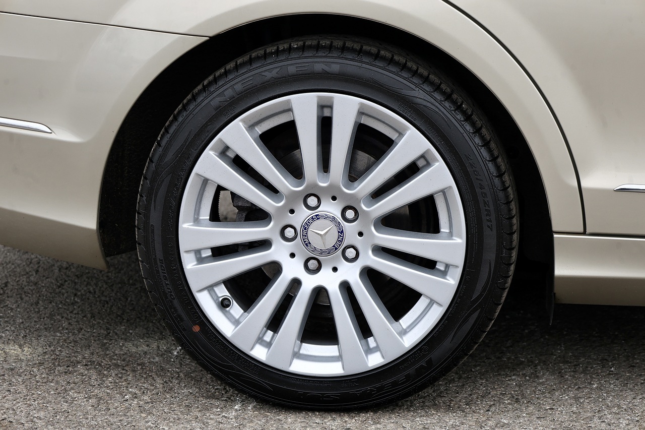 Mercedes-Benz C180 Elegance 2 Former Keepers + Last Owner since 2016 + Rare Spec - Large 26