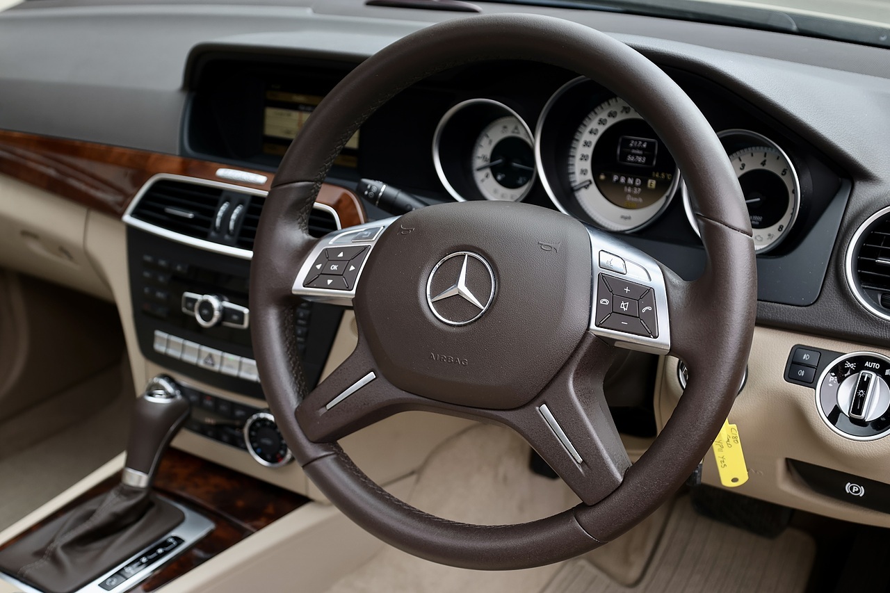 Mercedes-Benz C180 Elegance 2 Former Keepers + Last Owner since 2016 + Rare Spec - Large 21