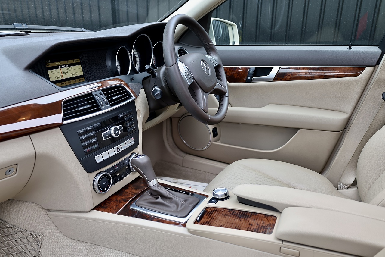 Mercedes-Benz C180 Elegance 2 Former Keepers + Last Owner since 2016 + Rare Spec - Large 7