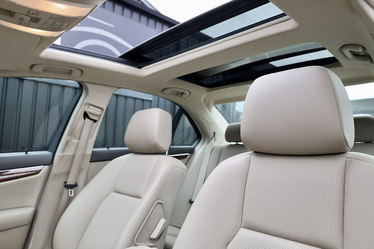 Mercedes-Benz C180 Elegance 2 Former Keepers + Last Owner since 2016 + Rare Spec - Large 28