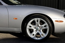 Jaguar XK8 4.2 V8 Coupe + 3 Former Keepers + Exceptional - Thumb 16