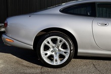 Jaguar XK8 4.2 V8 Coupe + 3 Former Keepers + Exceptional - Thumb 15