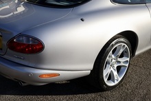 Jaguar XK8 4.2 V8 Coupe + 3 Former Keepers + Exceptional - Thumb 14