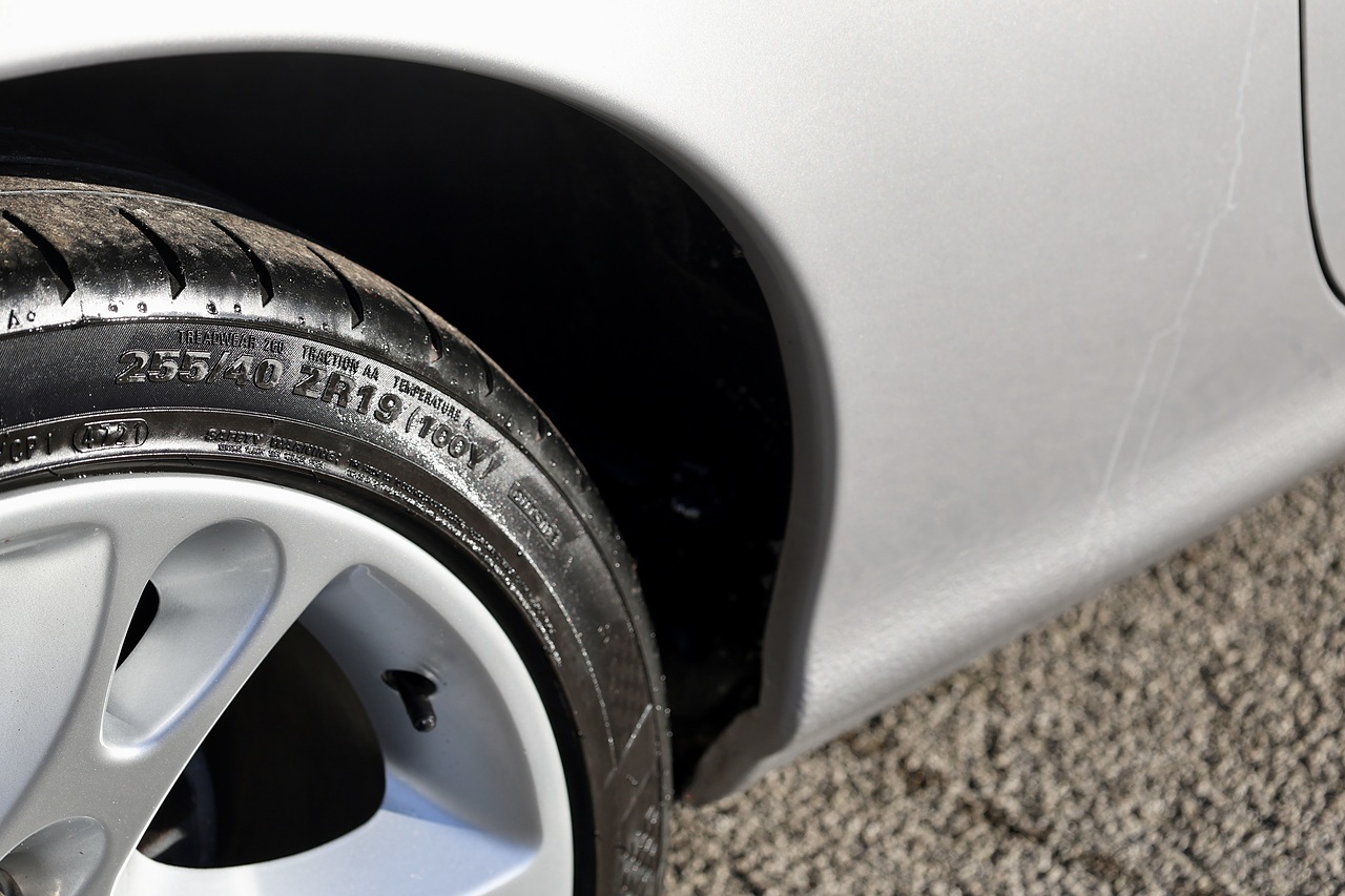 Jaguar XK8 4.2 V8 Coupe + 3 Former Keepers + Exceptional - Large 17