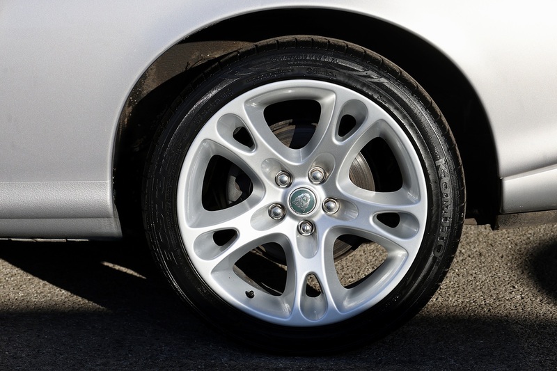 Jaguar XK8 4.2 V8 Coupe + 3 Former Keepers + Exceptional Image 23