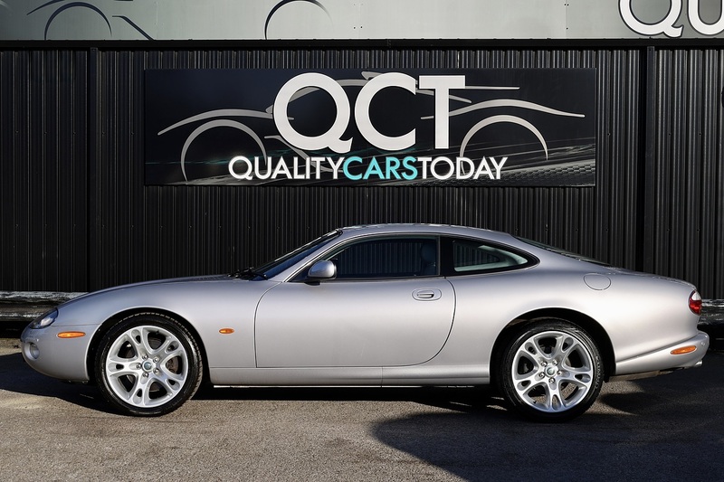 Jaguar XK8 4.2 V8 Coupe + 3 Former Keepers + Exceptional Image 1