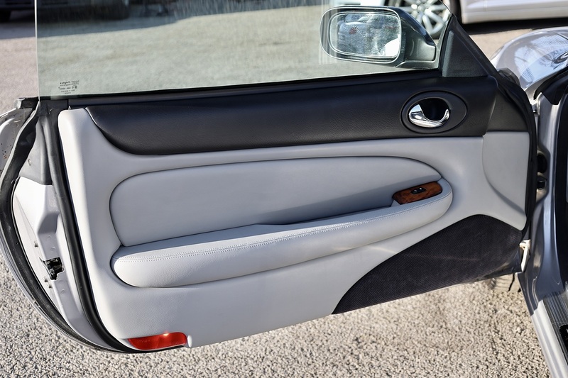 Jaguar XK8 4.2 V8 Coupe + 3 Former Keepers + Exceptional Image 26