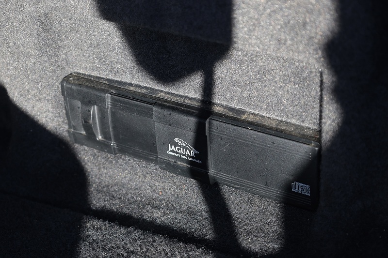 Jaguar XK8 4.2 V8 Coupe + 3 Former Keepers + Exceptional Image 29