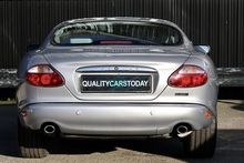 Jaguar XK8 4.2 V8 Coupe + 3 Former Keepers + Exceptional - Thumb 4