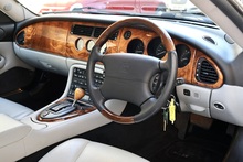 Jaguar XK8 4.2 V8 Coupe + 3 Former Keepers + Exceptional - Thumb 11