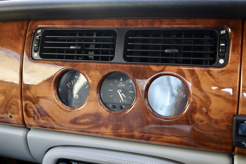 Jaguar XK8 4.2 V8 Coupe + 3 Former Keepers + Exceptional Image 38