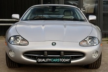 Jaguar XK8 4.2 V8 Coupe + 3 Former Keepers + Exceptional - Thumb 3
