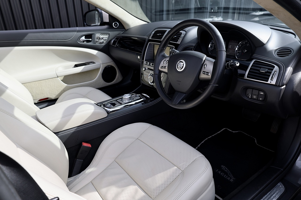 Jaguar XK Portfolio Convertible 2 Former Keepers + Full Service History + Exceptional - Large 10