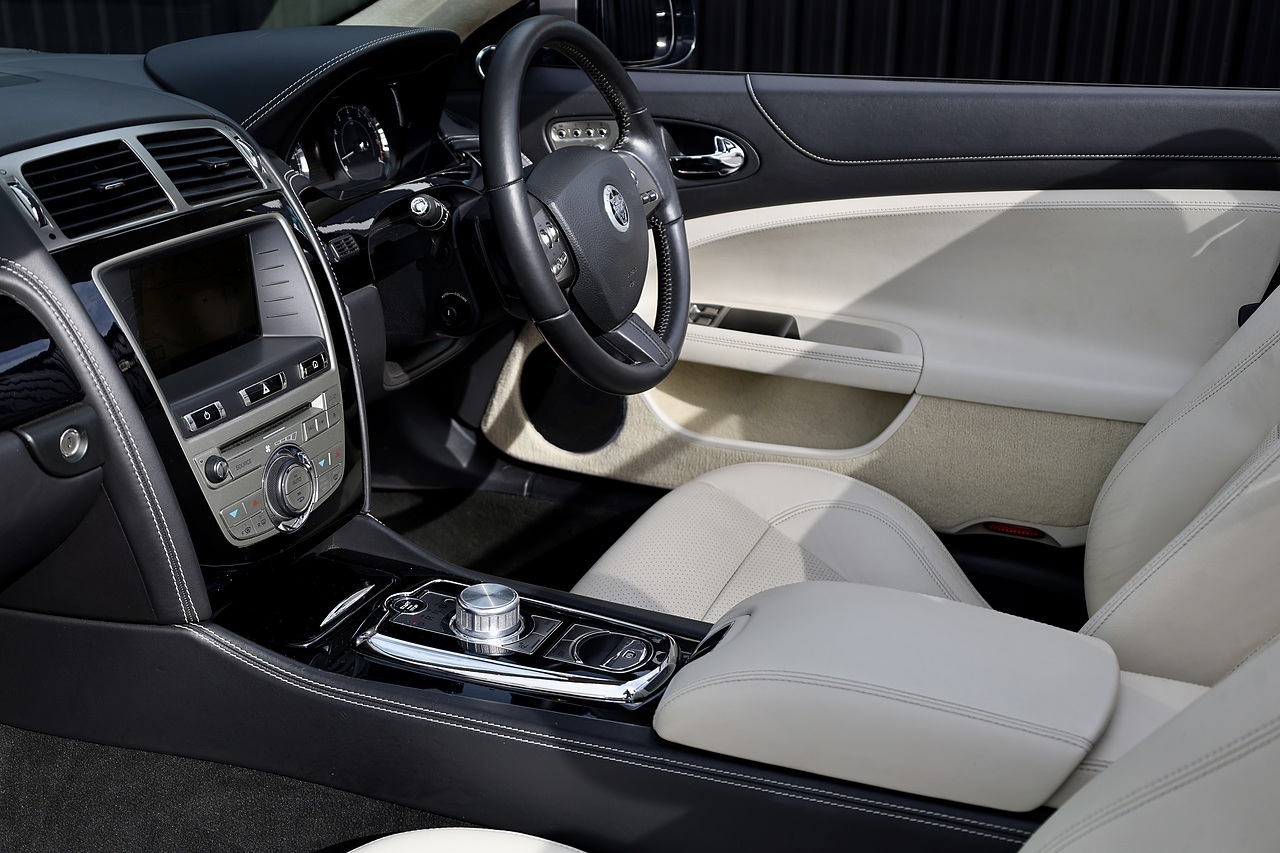 Jaguar XK Portfolio Convertible 2 Former Keepers + Full Service History + Exceptional - Large 9