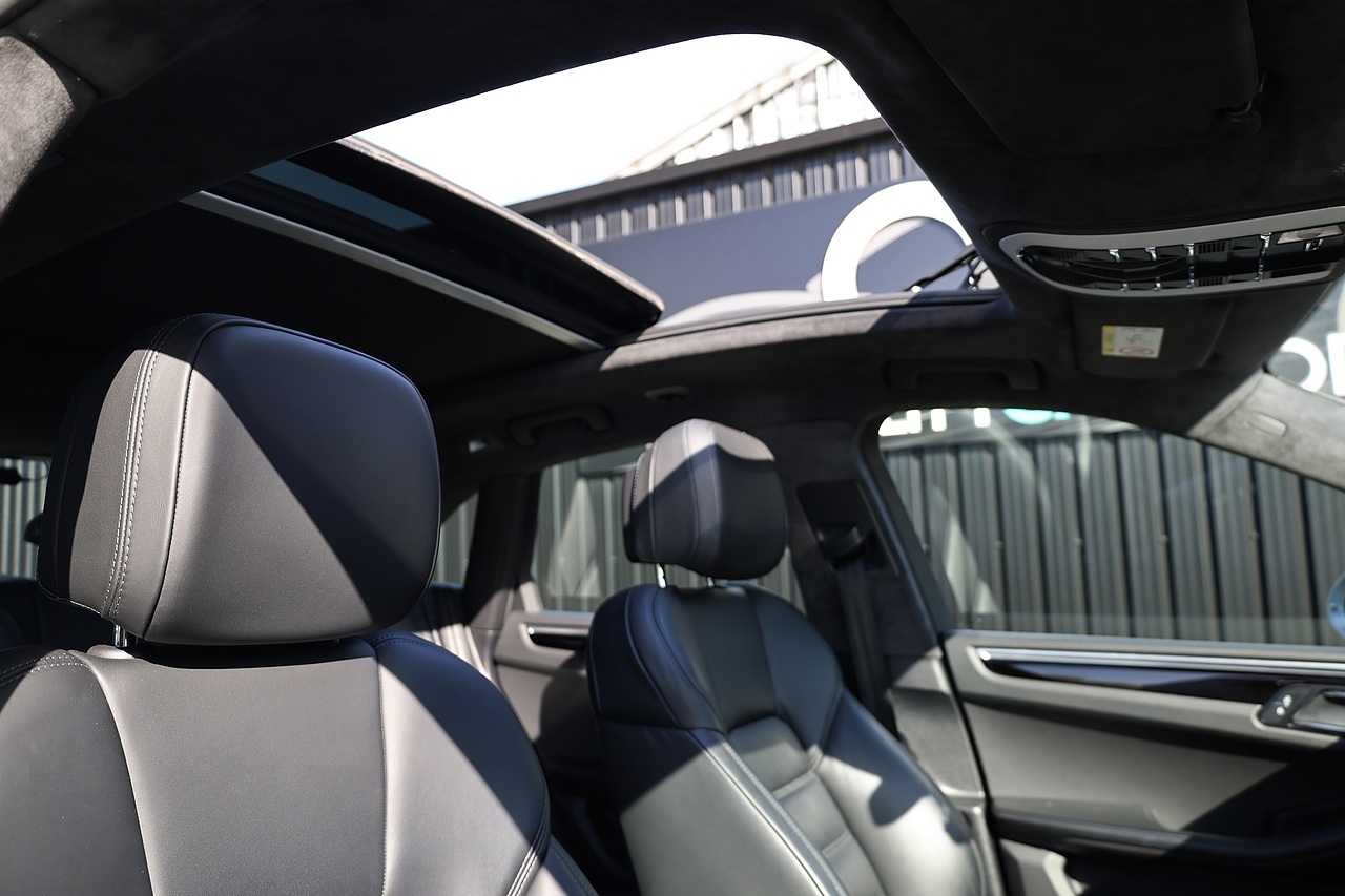 Porsche Macan Turbo 1 Owner + FPSH + Porsche Warranty + £18K Options + PPF - Large 24