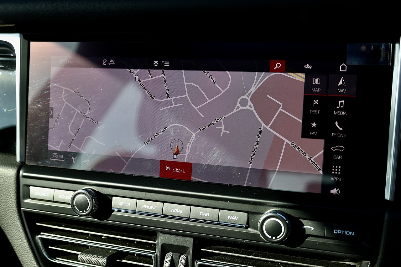 Porsche Macan Turbo 1 Owner + FPSH + Porsche Warranty + £18K Options + PPF - Large 30