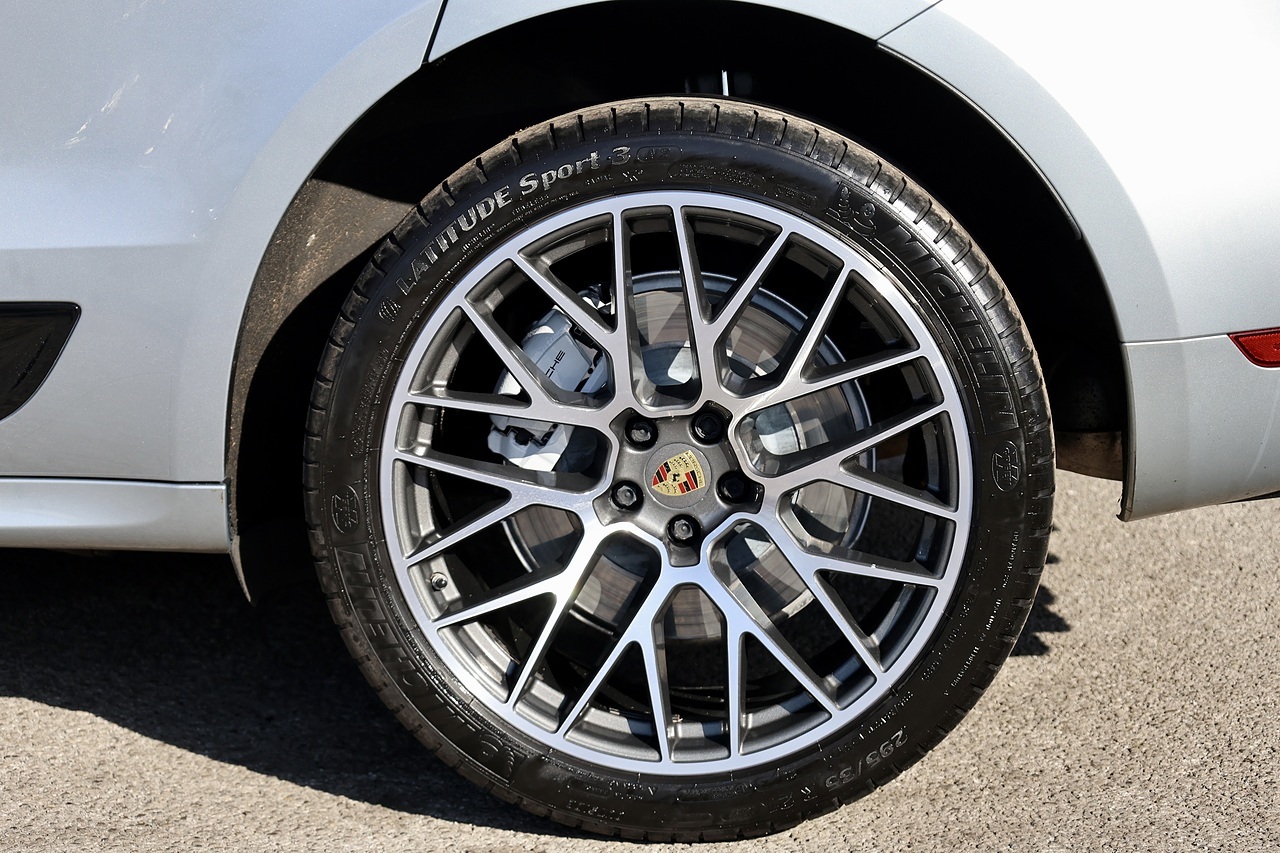 Porsche Macan Turbo 1 Owner + FPSH + Porsche Warranty + £18K Options + PPF - Large 46