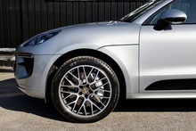 Porsche Macan Turbo 1 Owner + FPSH + Porsche Warranty + £18K Options + PPF - Thumb 41