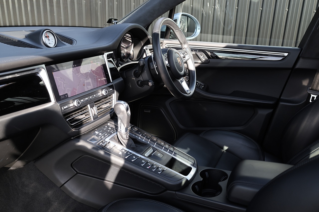 Porsche Macan Turbo 1 Owner + FPSH + Porsche Warranty + £18K Options + PPF - Large 10