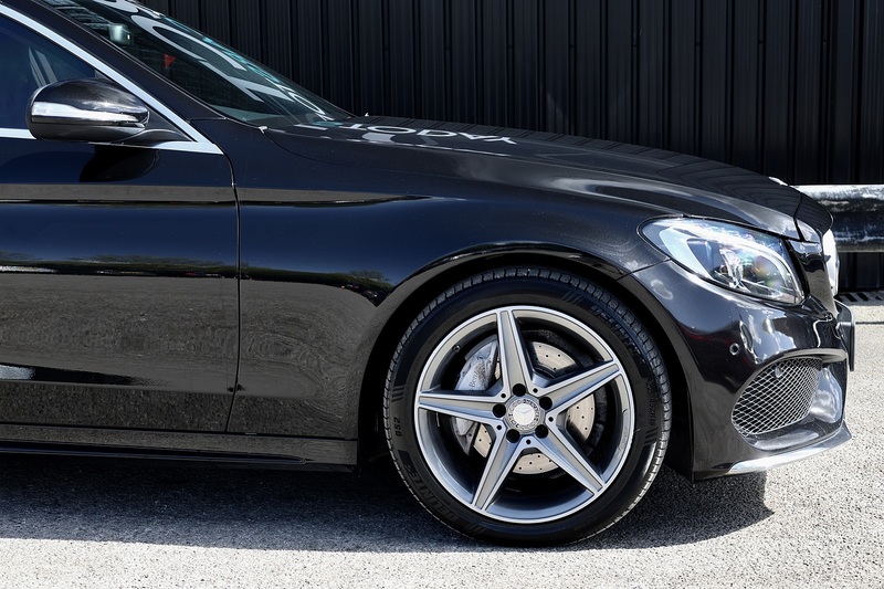 Mercedes-Benz C220d AMG Line Premium Panoramic Roof + Heated Memory Seats + Reverse Camera Image 20