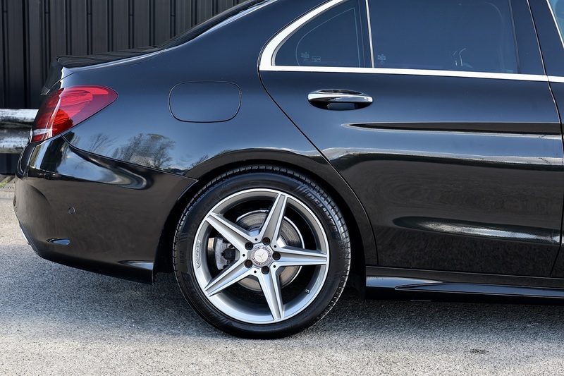 Mercedes-Benz C220d AMG Line Premium Panoramic Roof + Heated Memory Seats + Reverse Camera Image 19
