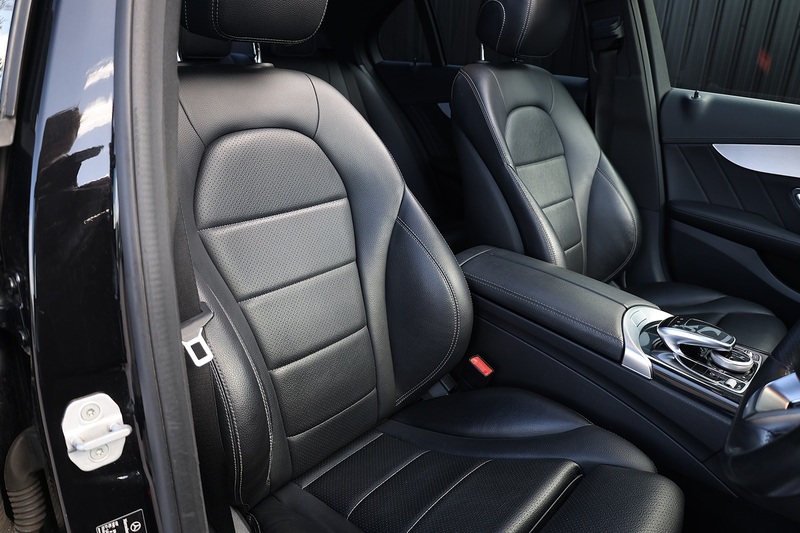 Mercedes-Benz C220d AMG Line Premium Panoramic Roof + Heated Memory Seats + Reverse Camera Image 9