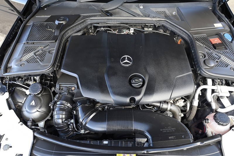 Mercedes-Benz C220d AMG Line Premium Panoramic Roof + Heated Memory Seats + Reverse Camera Image 13