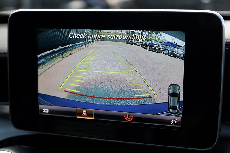 Mercedes-Benz C220d AMG Line Premium Panoramic Roof + Heated Memory Seats + Reverse Camera Image 25