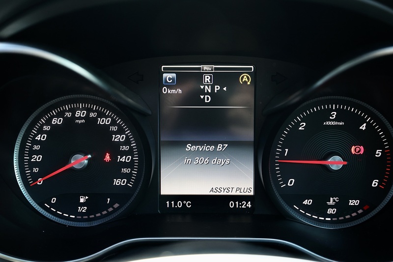 Mercedes-Benz C220d AMG Line Premium Panoramic Roof + Heated Memory Seats + Reverse Camera Image 27